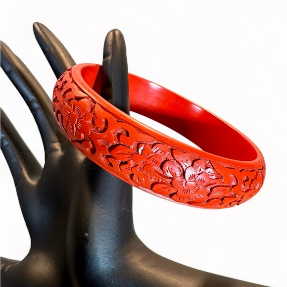 Red CINNABAR Bangle Bracelet, Hand carved Lacquer, Vintage 70's - Picture 3 of 9